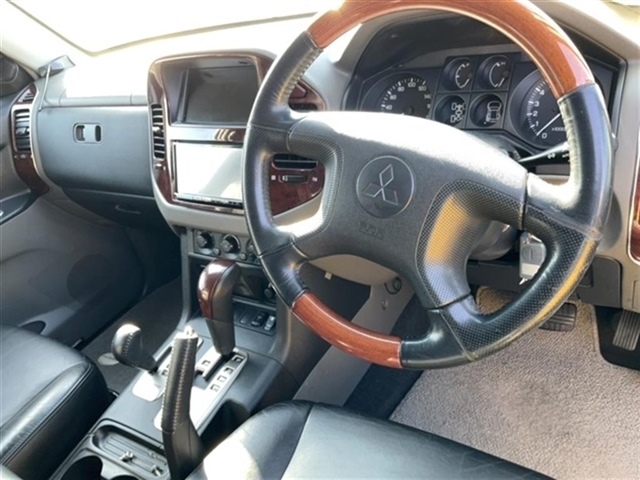 MITSUBISHI PAJERO