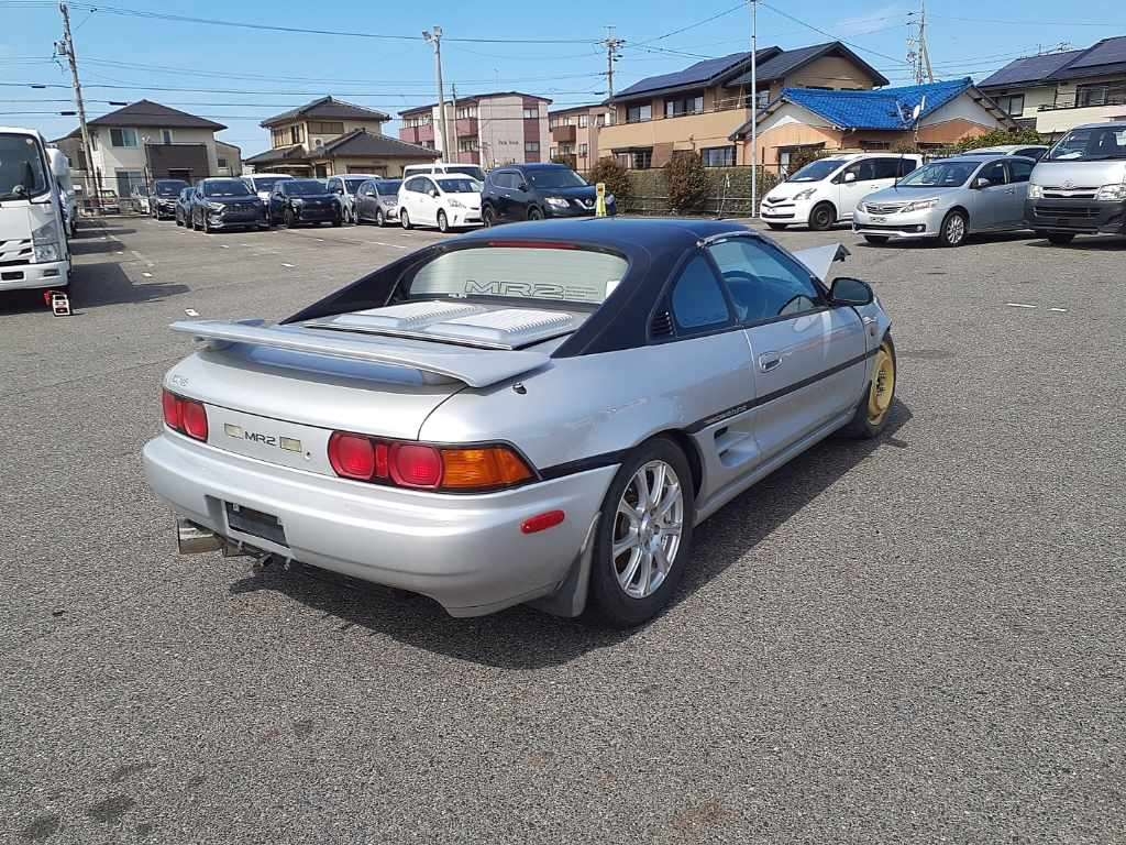 TOYOTA MR2
