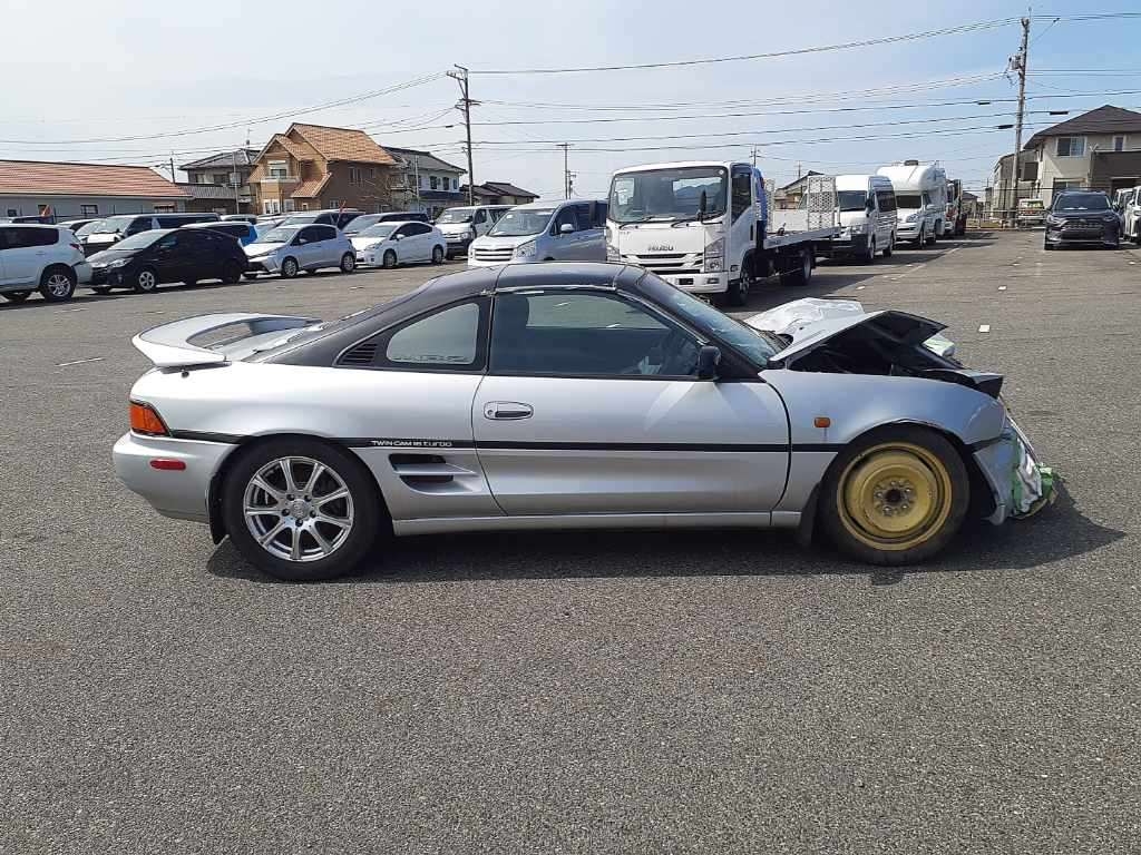 TOYOTA MR2