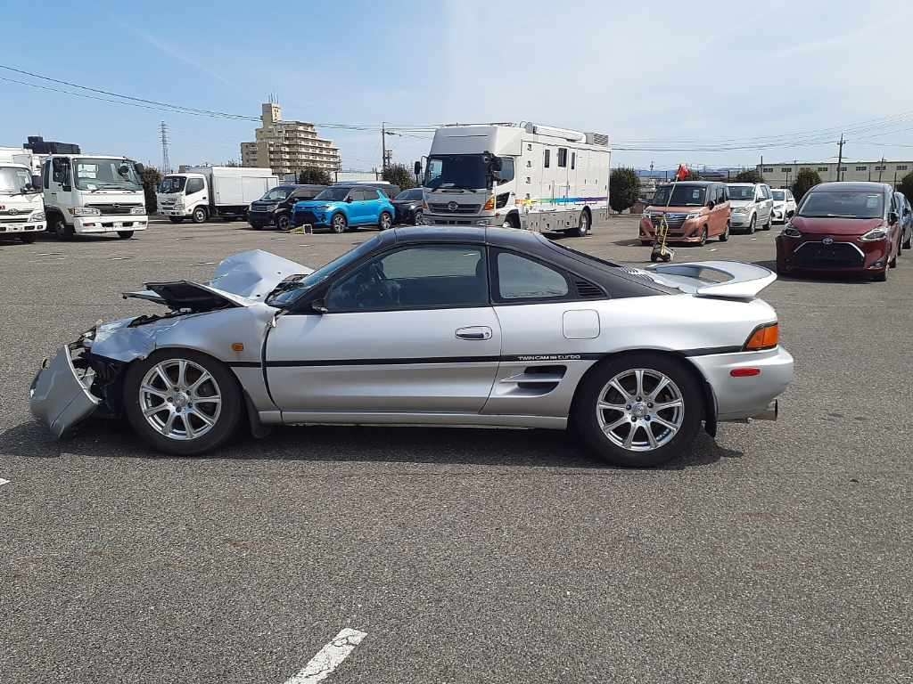 TOYOTA MR2