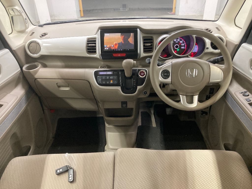HONDA N-BOX SLASH
