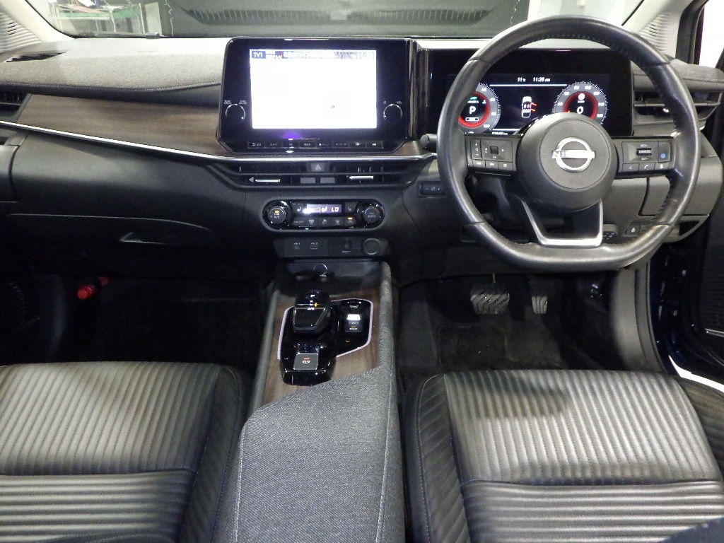 NISSAN AURA