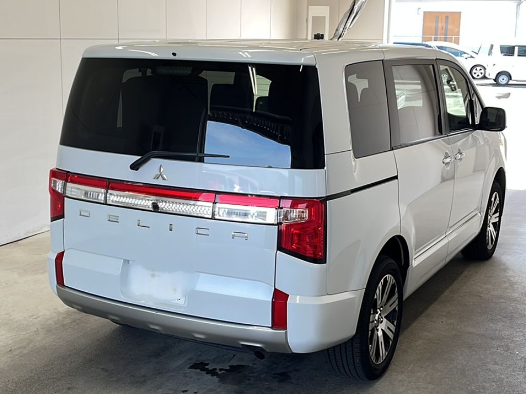 MITSUBISHI DELICA D:5