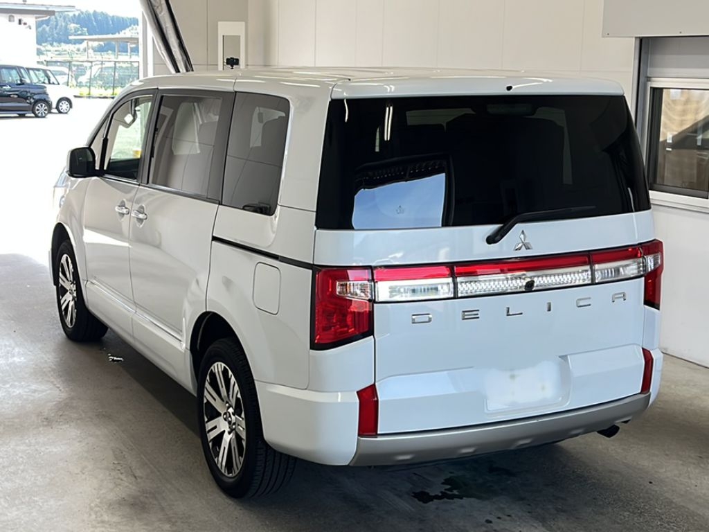 MITSUBISHI DELICA D:5