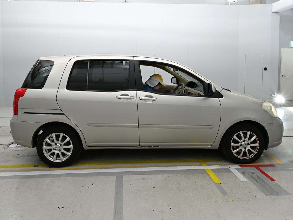TOYOTA RAUM