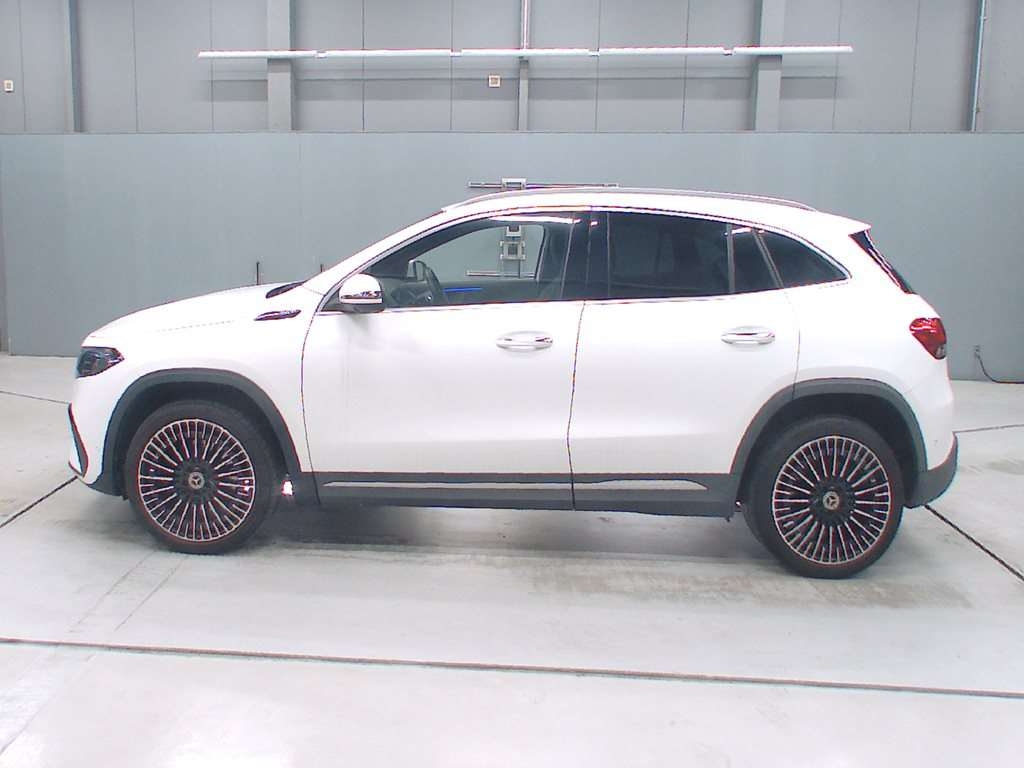 MERCEDES-BENZ EQA