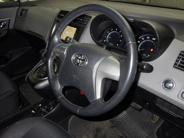 TOYOTA MARK X ZIO