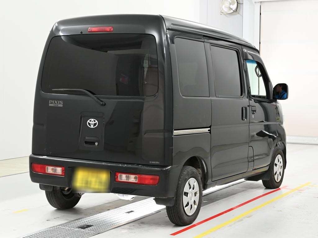 TOYOTA PIXIS VAN