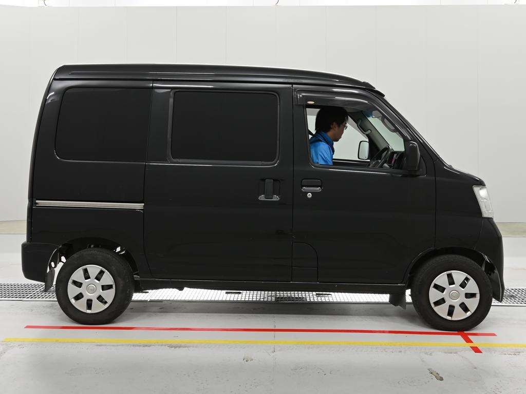 TOYOTA PIXIS VAN