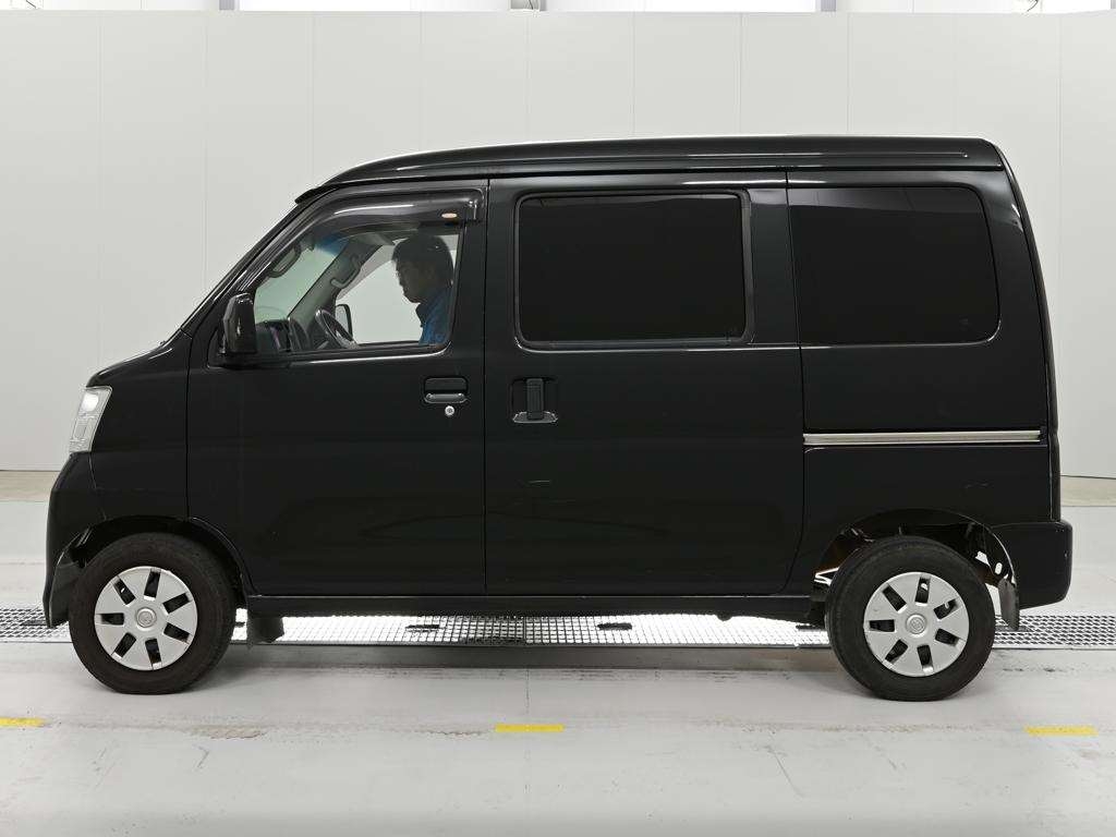 TOYOTA PIXIS VAN