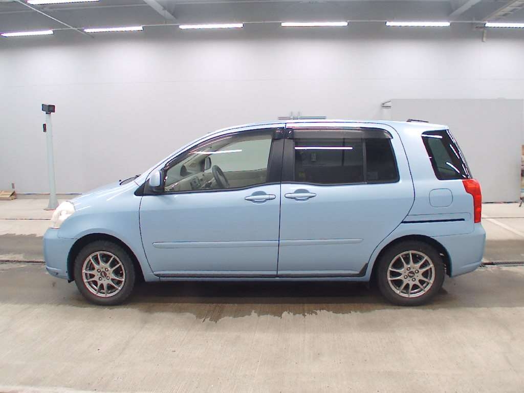 TOYOTA RAUM