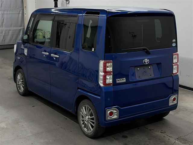 TOYOTA PIXIS MEGA