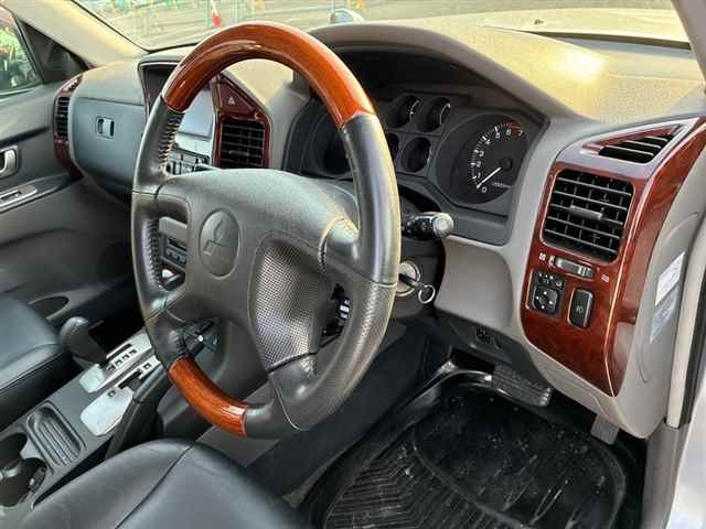 MITSUBISHI PAJERO