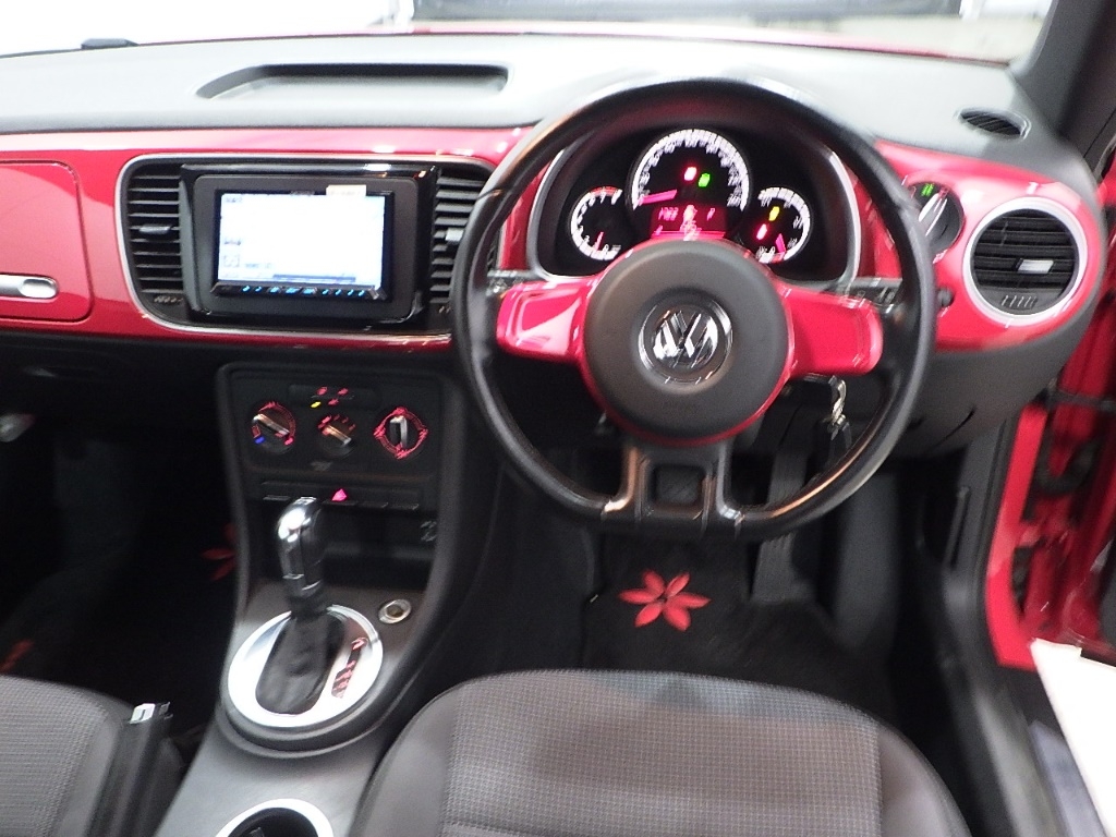 VOLKSWAGEN BEETLE