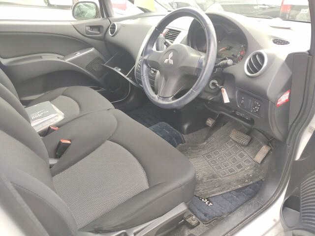 MITSUBISHI COLT