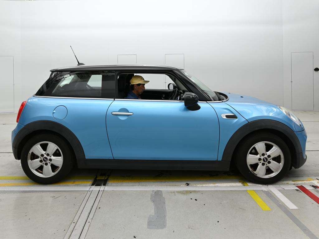 MINI HATCH