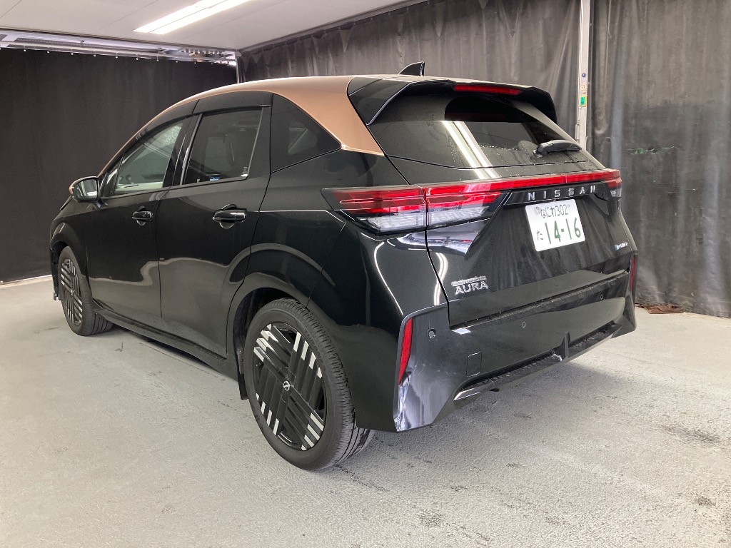 NISSAN AURA