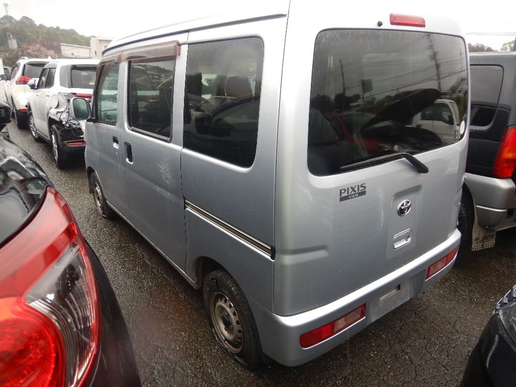 TOYOTA PIXIS VAN