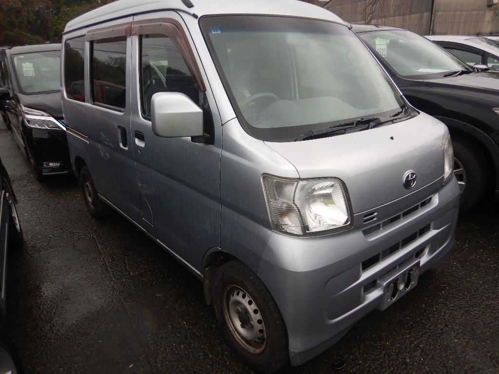 TOYOTA PIXIS VAN