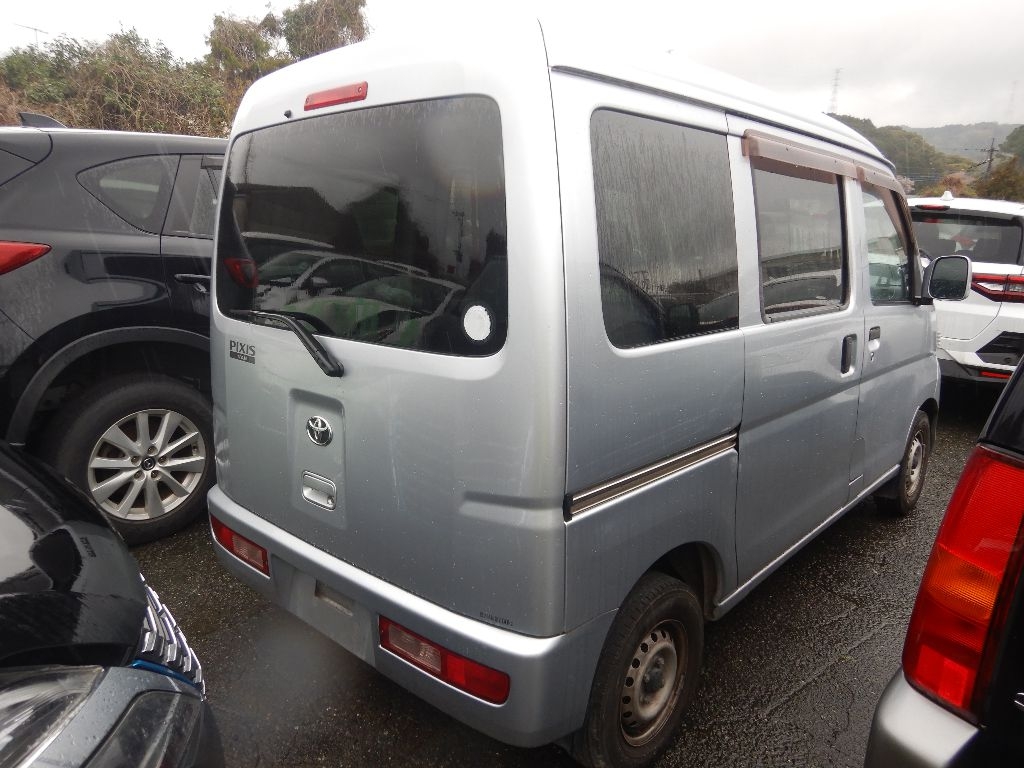 TOYOTA PIXIS VAN