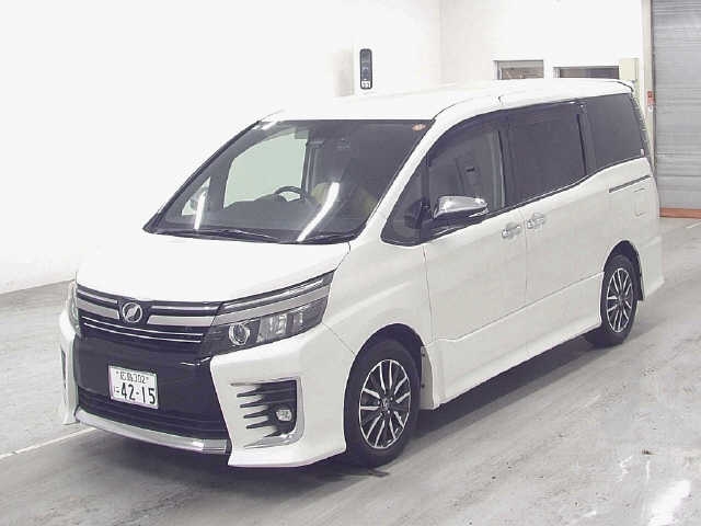 TOYOTA VOXY