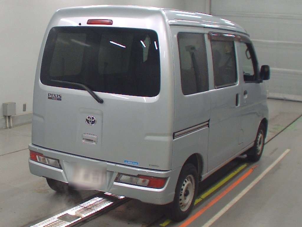 TOYOTA PIXIS VAN