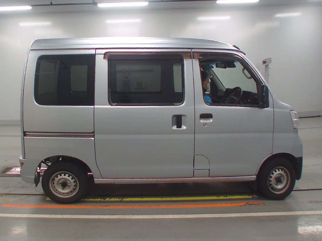TOYOTA PIXIS VAN