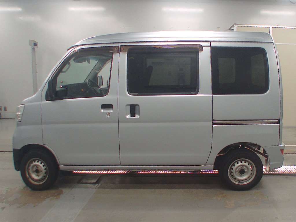 TOYOTA PIXIS VAN