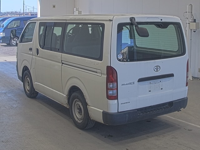 TOYOTA REGIUS ACE
