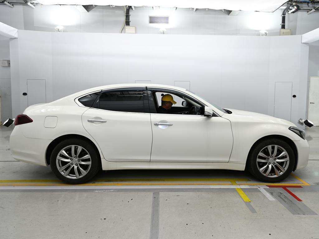 NISSAN FUGA