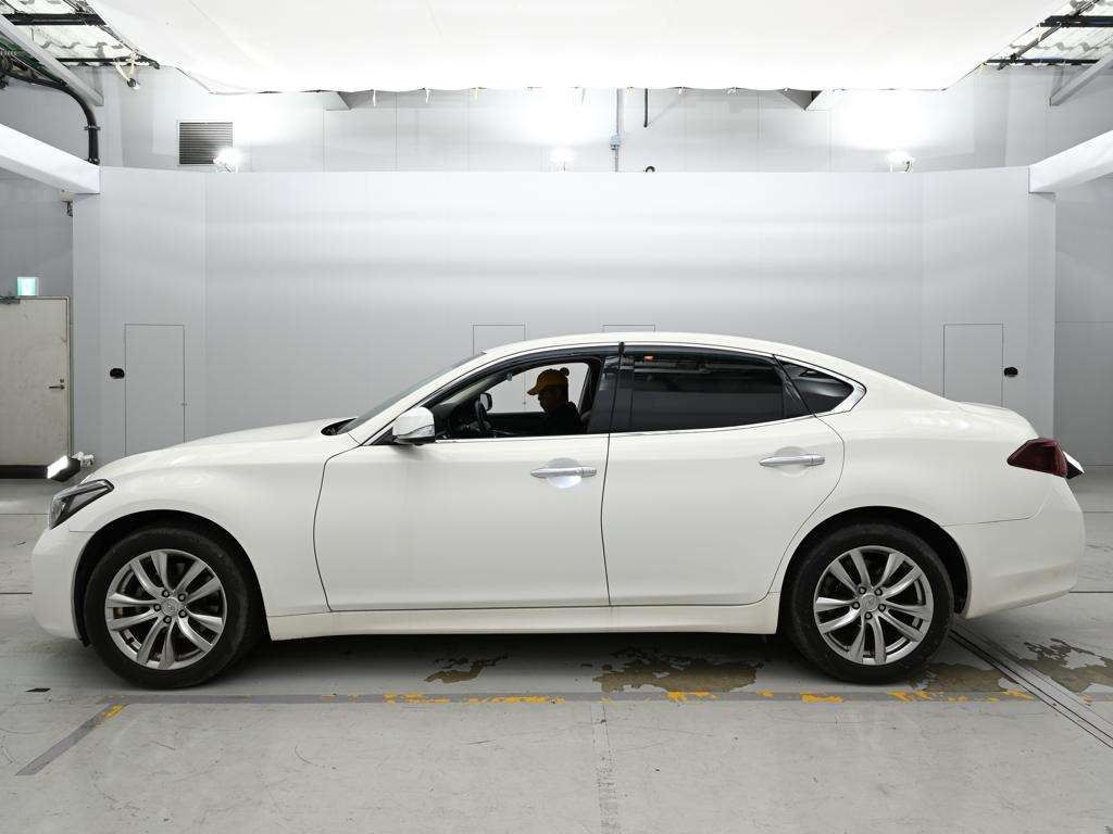 NISSAN FUGA