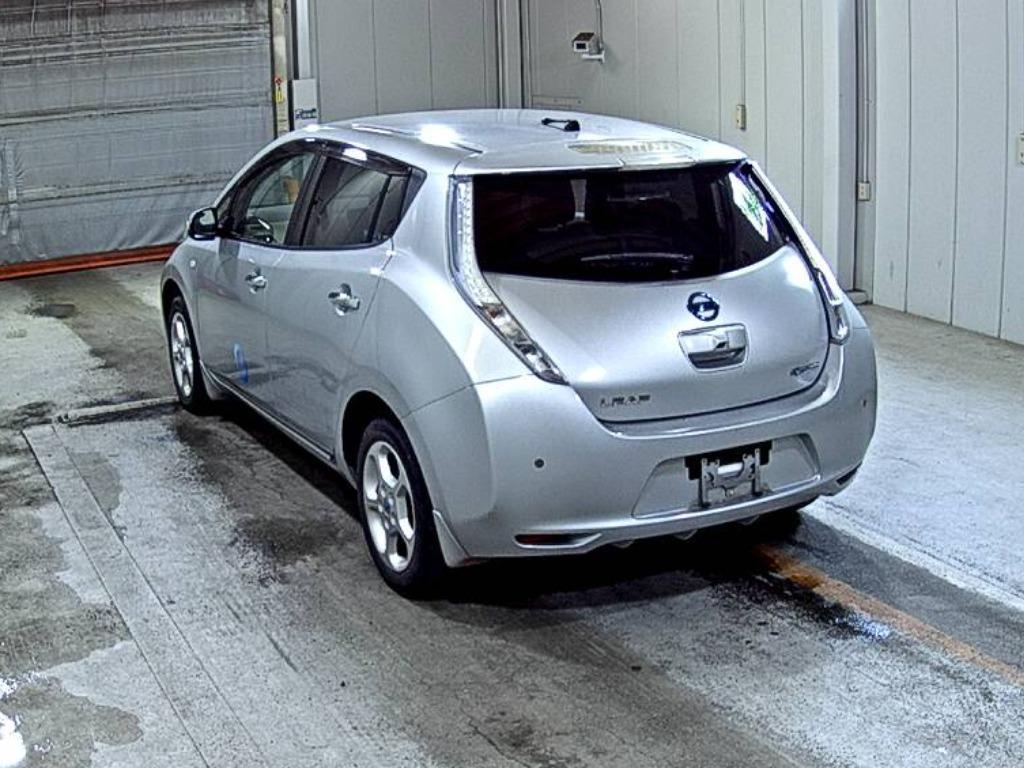NISSAN LEAF