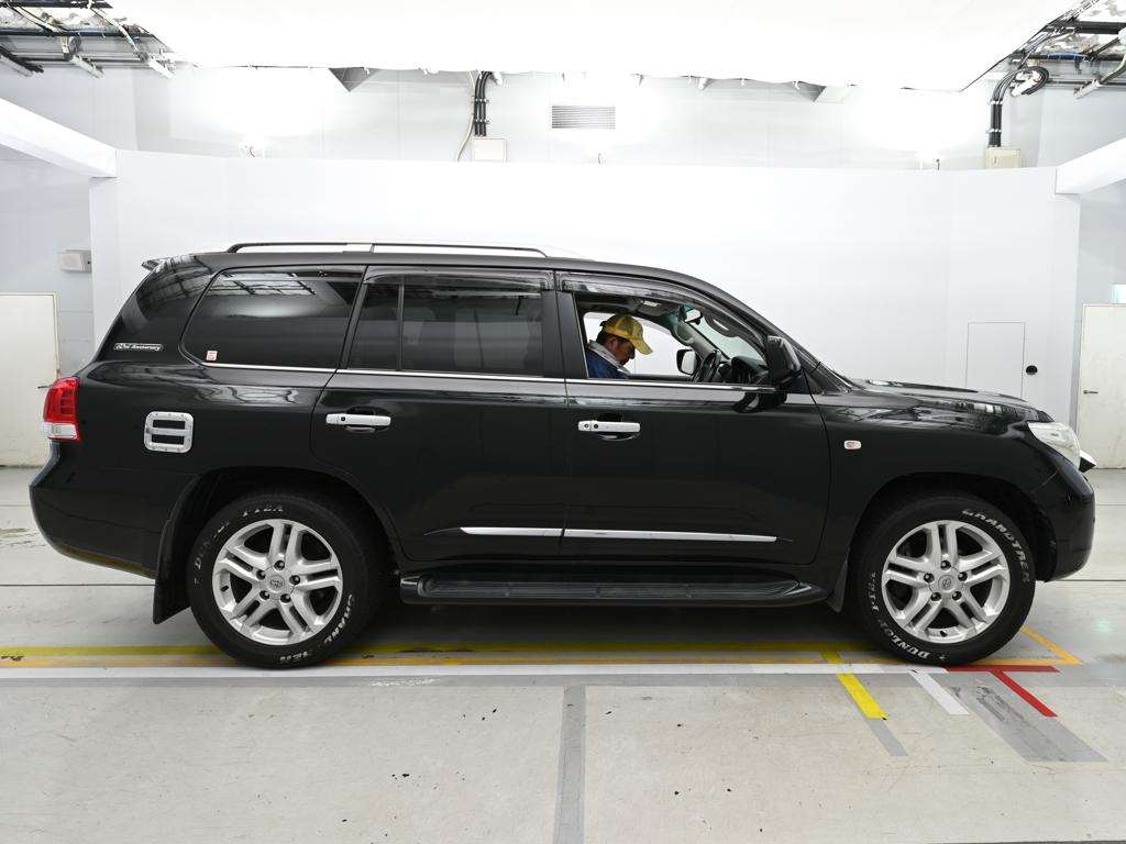 TOYOTA LAND CRUISER