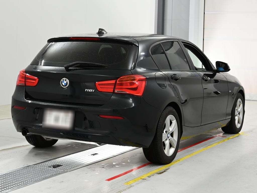 BMW 1-SERIES