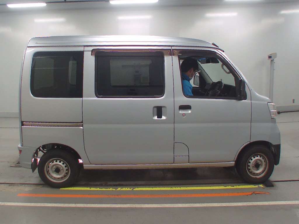 TOYOTA PIXIS VAN