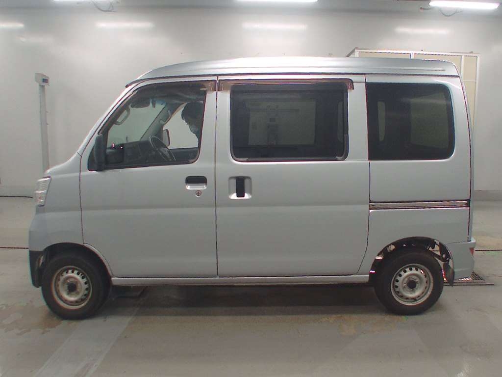 TOYOTA PIXIS VAN