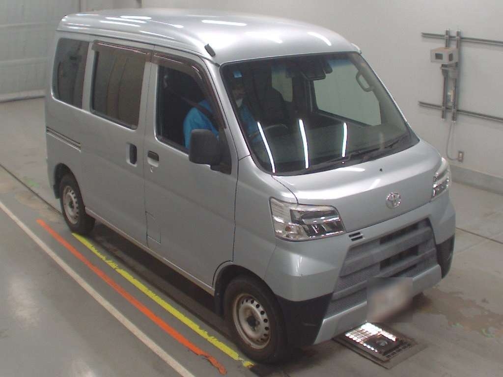 TOYOTA PIXIS VAN