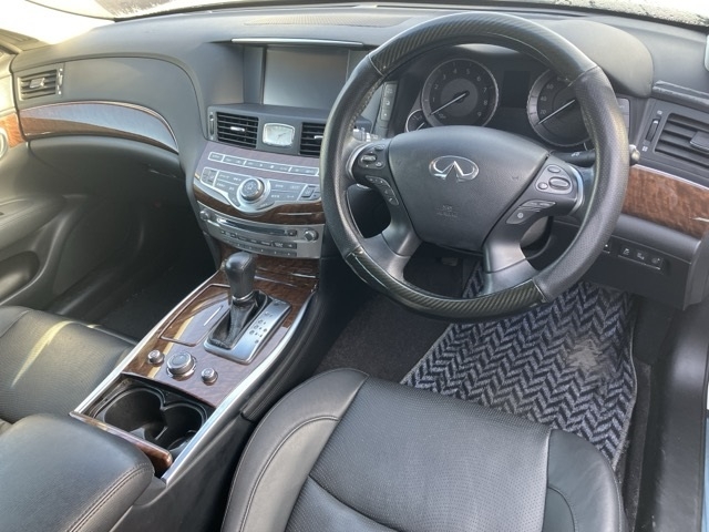 NISSAN FUGA