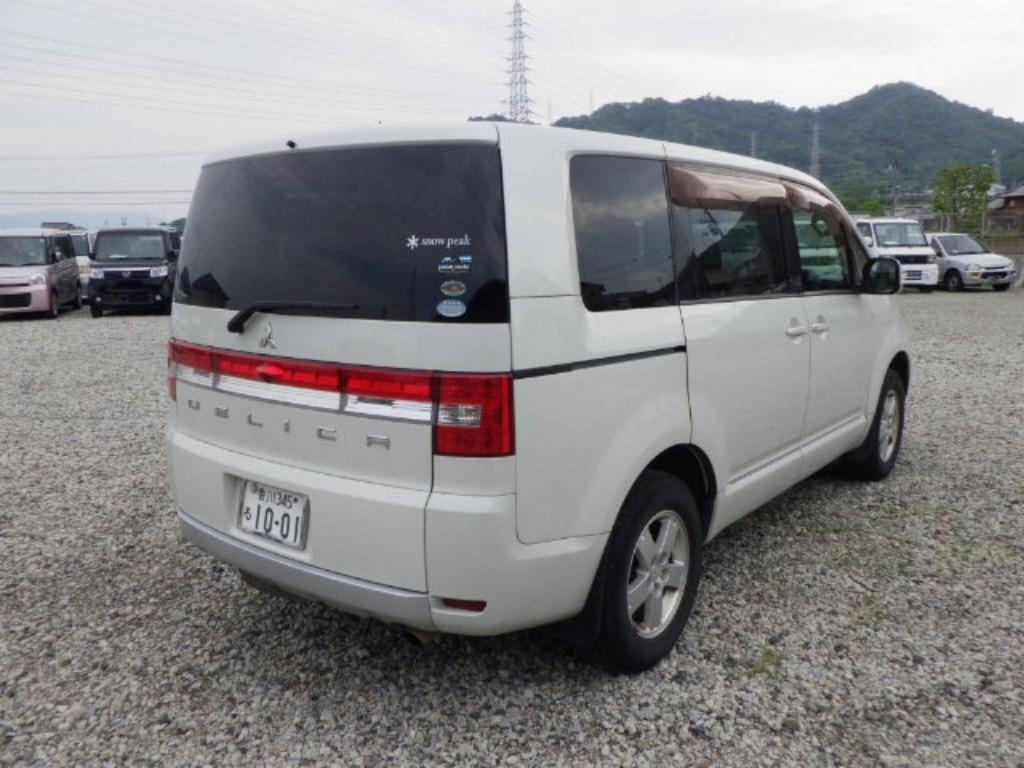 MITSUBISHI DELICA D:5