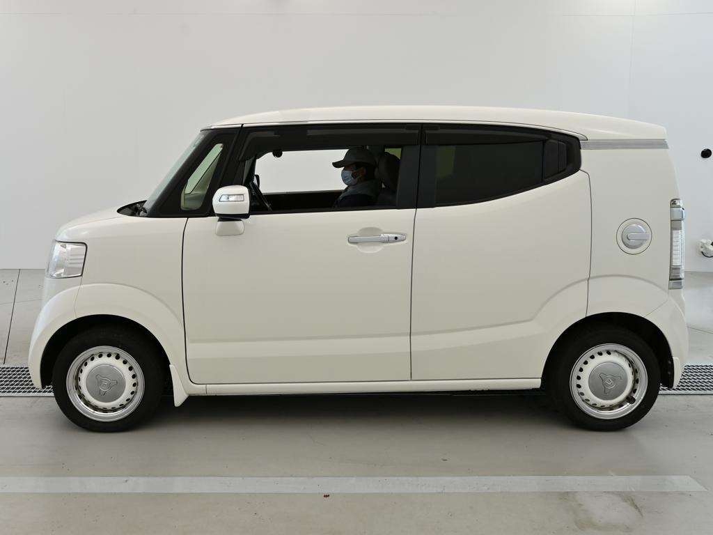HONDA N-BOX SLASH