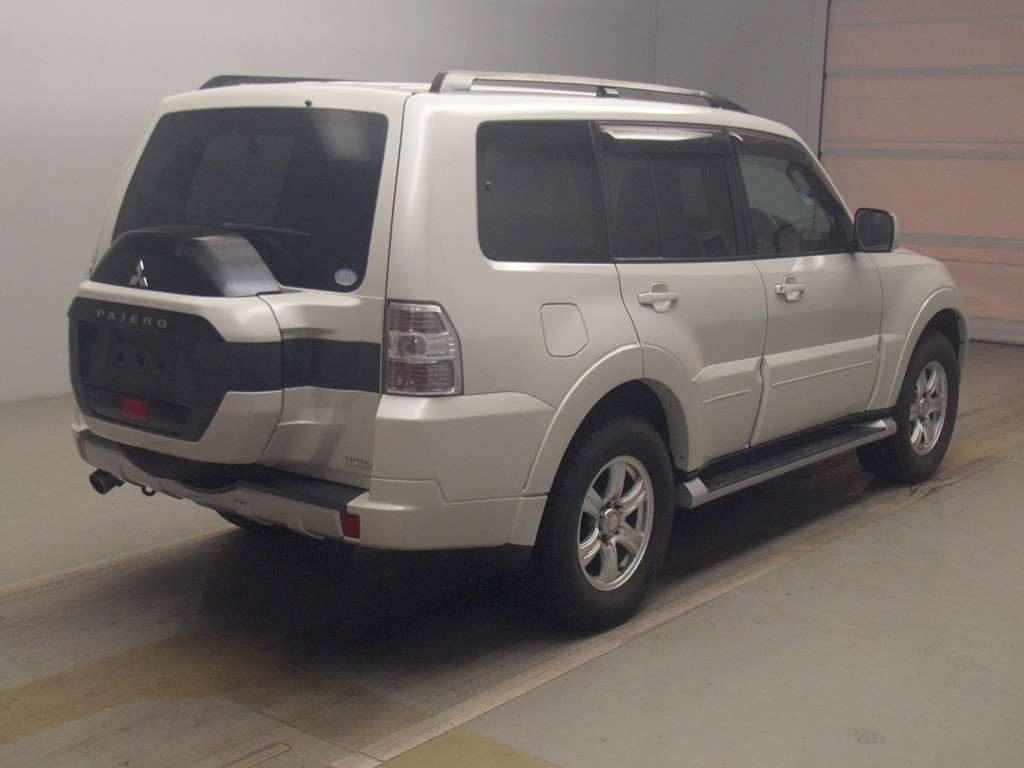 MITSUBISHI PAJERO