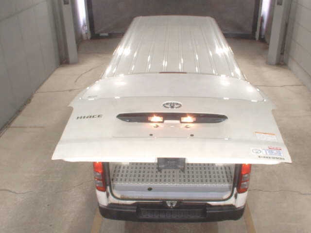 TOYOTA REGIUS ACE