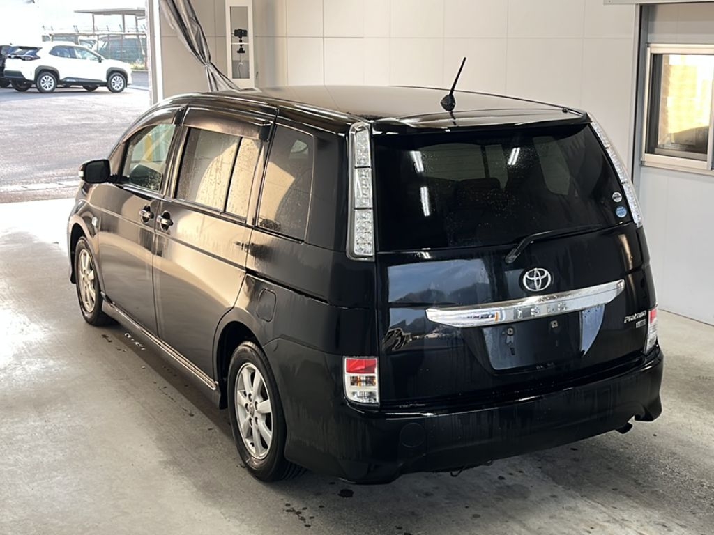 TOYOTA ISIS
