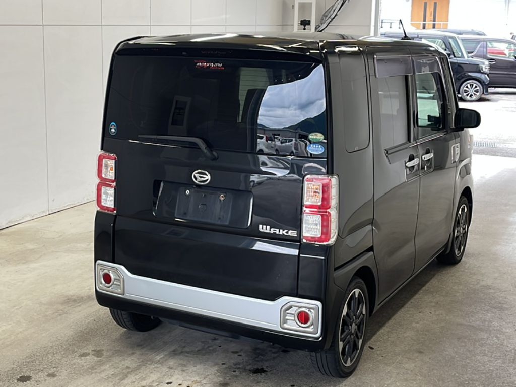 DAIHATSU WAKE