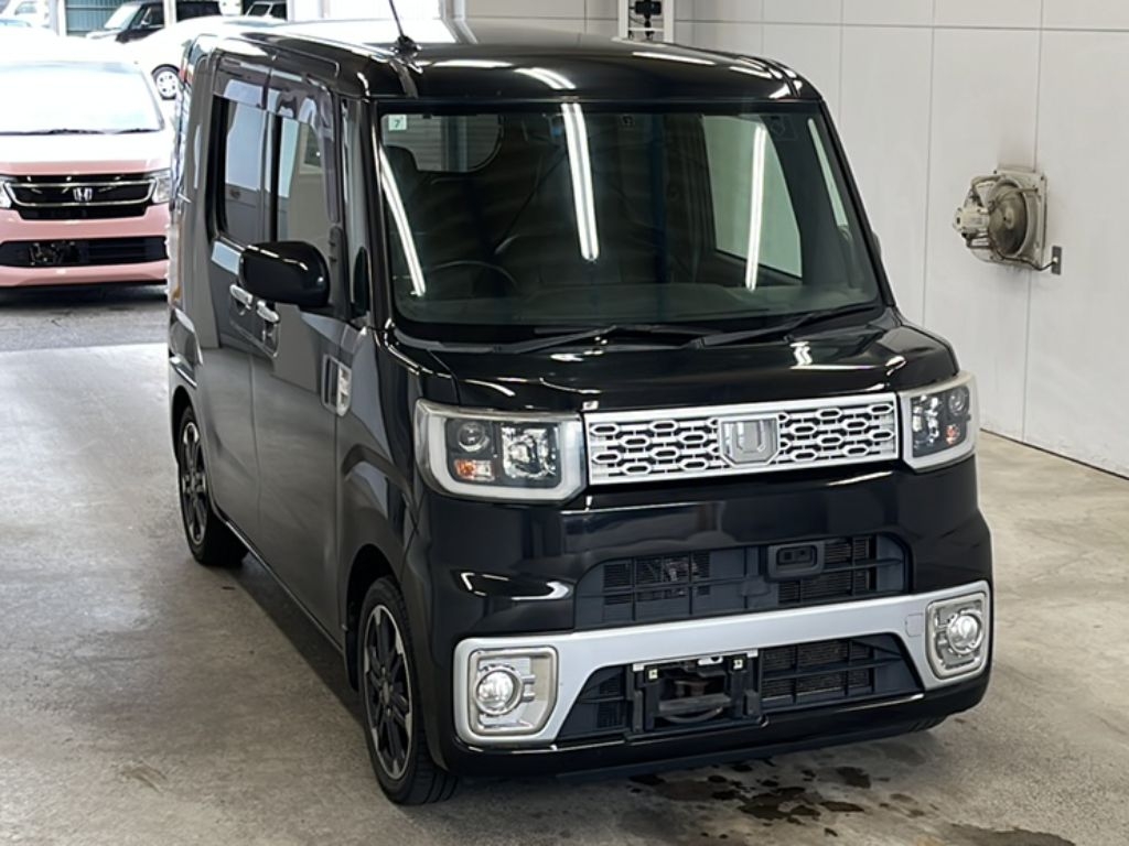 DAIHATSU WAKE