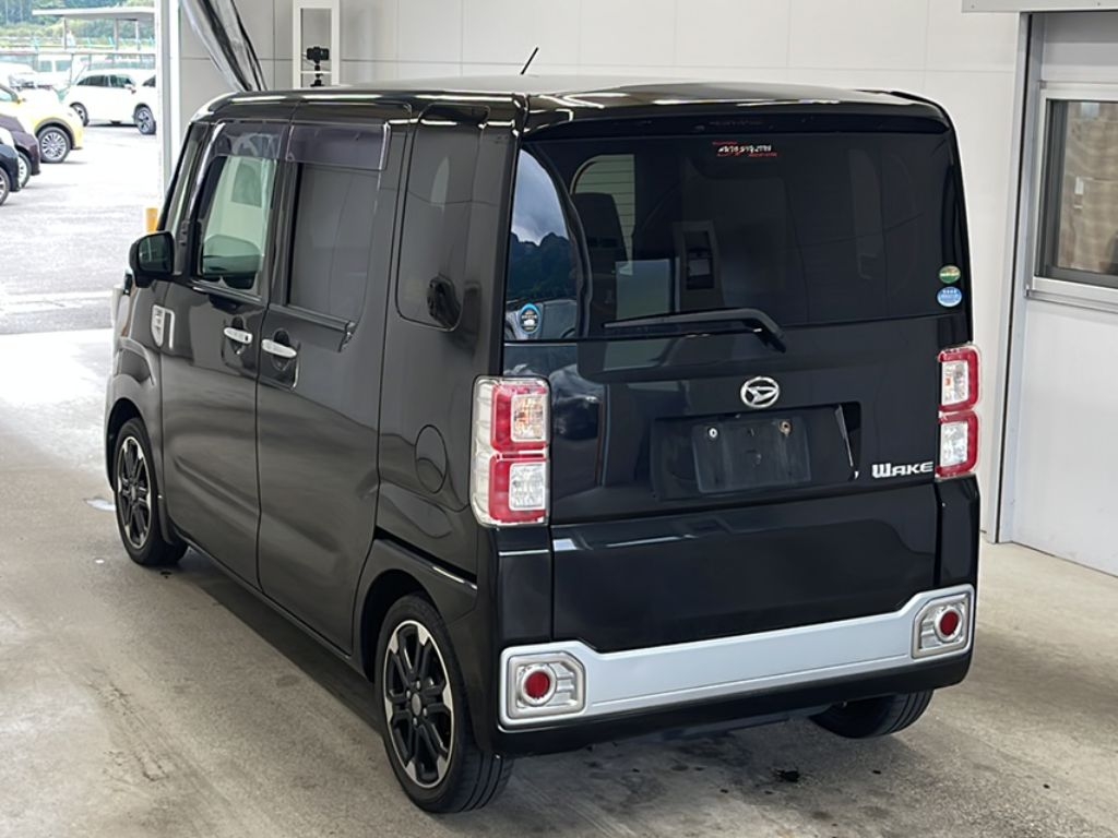 DAIHATSU WAKE