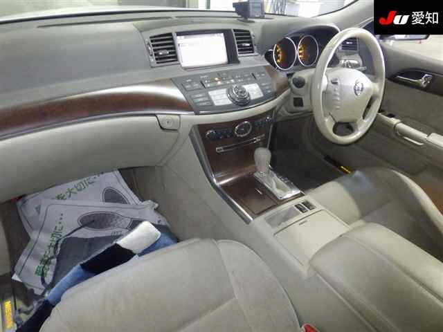 NISSAN FUGA