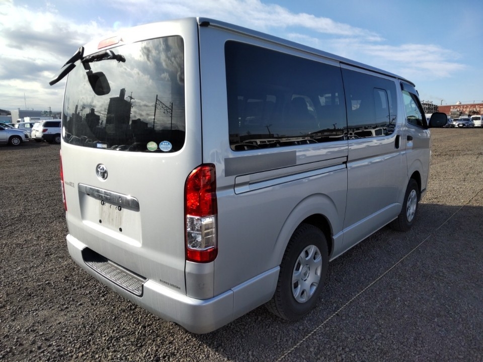 TOYOTA REGIUS ACE
