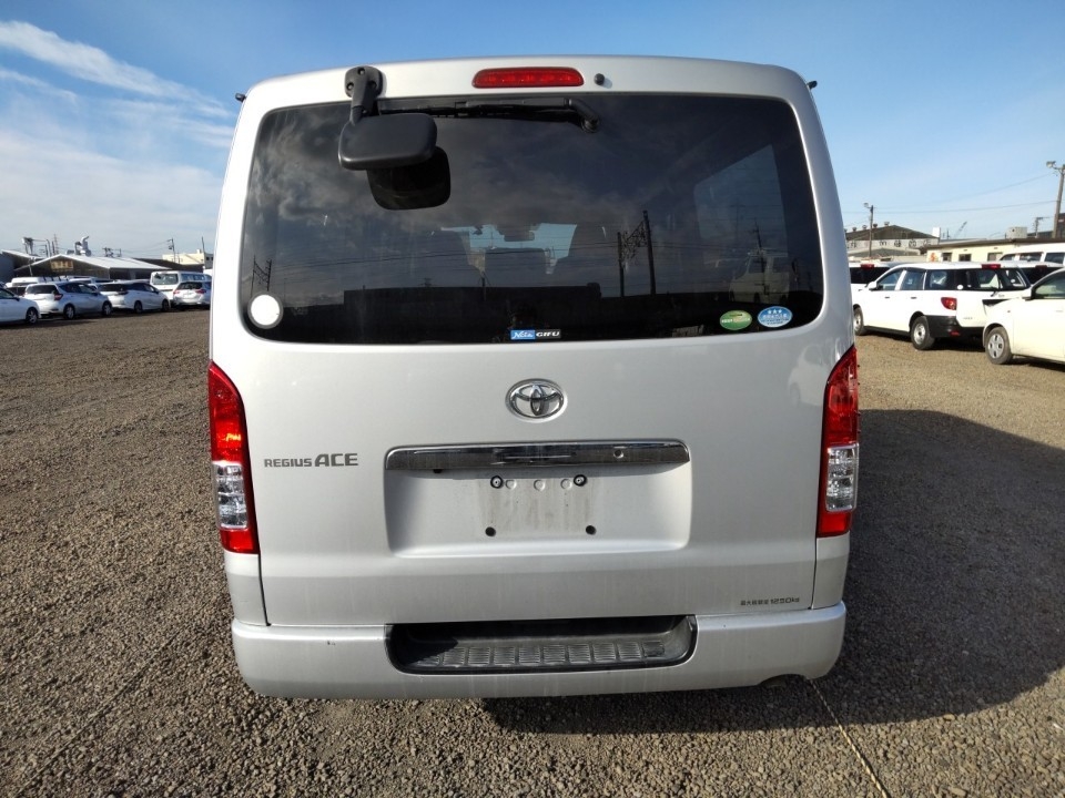 TOYOTA REGIUS ACE