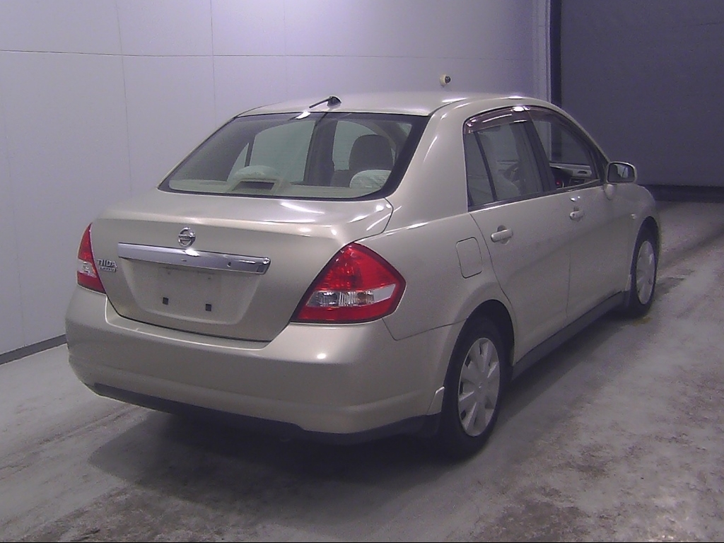 NISSAN TIIDA LATIO